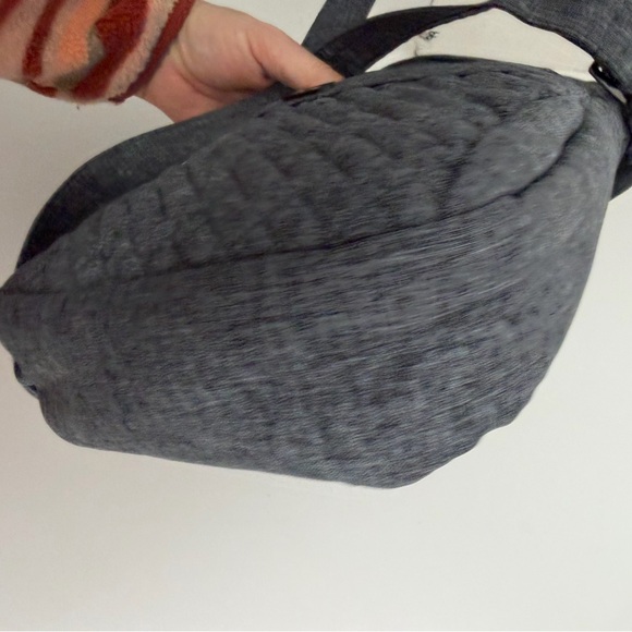 Lug Flutter Crossbody Purse Pockets Organizer Travel RFID Heathered Grey Black - Picture 12 of 15